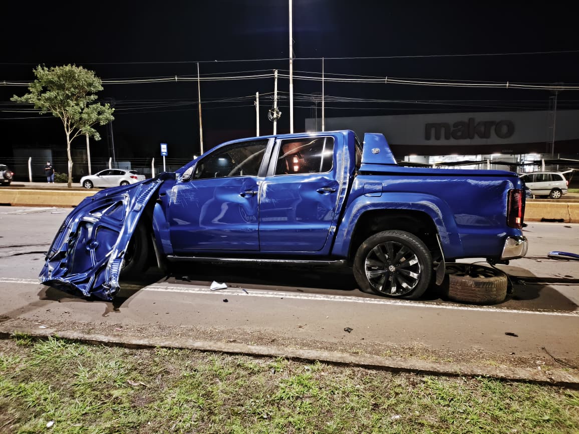 Posadas: manejaba alcoholizado, chocó contra un semáforo y salió ileso 2